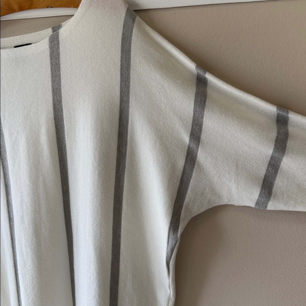 Aaeda White Top with Gray Vertical Metallic Stripes - Picture 4 of 6